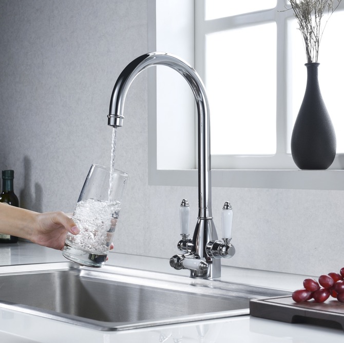 Cold, hot and pure water from one tap
Pure water has its own way
Effectively filter bacteria to purify water
With flexible pull-out hose for extra reach in the sink
