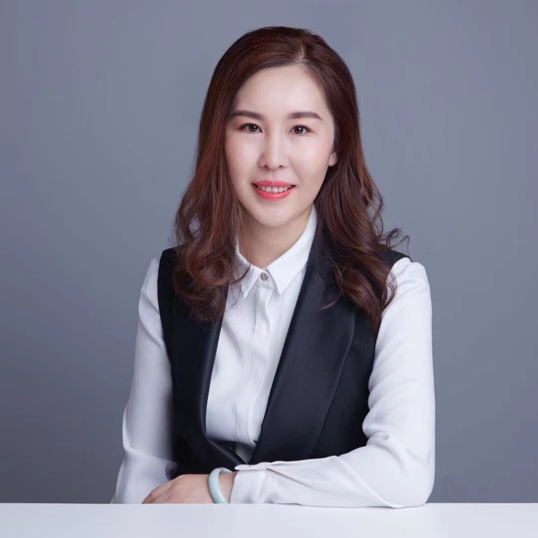 资深留学顾问，毕业于北京师范大学音乐表演专业，从事金融高级客户经理咨询十年，在知名金融机构担任管理层多年，曾多次参与国际交流等活动，之后担任国际留学咨询至今，擅长根据客户的背景情况，为其推荐切实可行的留学产品方案！
座右铭：真诚 友善，积极乐观向上！