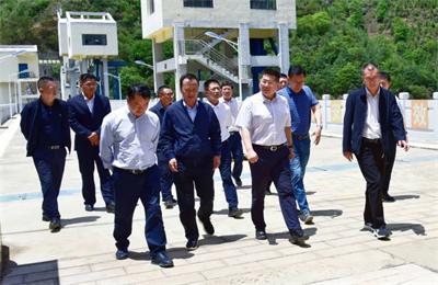 苏永忠到渔洞水库洒渔河调研巡库时强调 践行“两山论”走好“两...