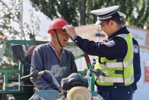 阿克苏市交警大队：探索化解交通事故纠纷最优解