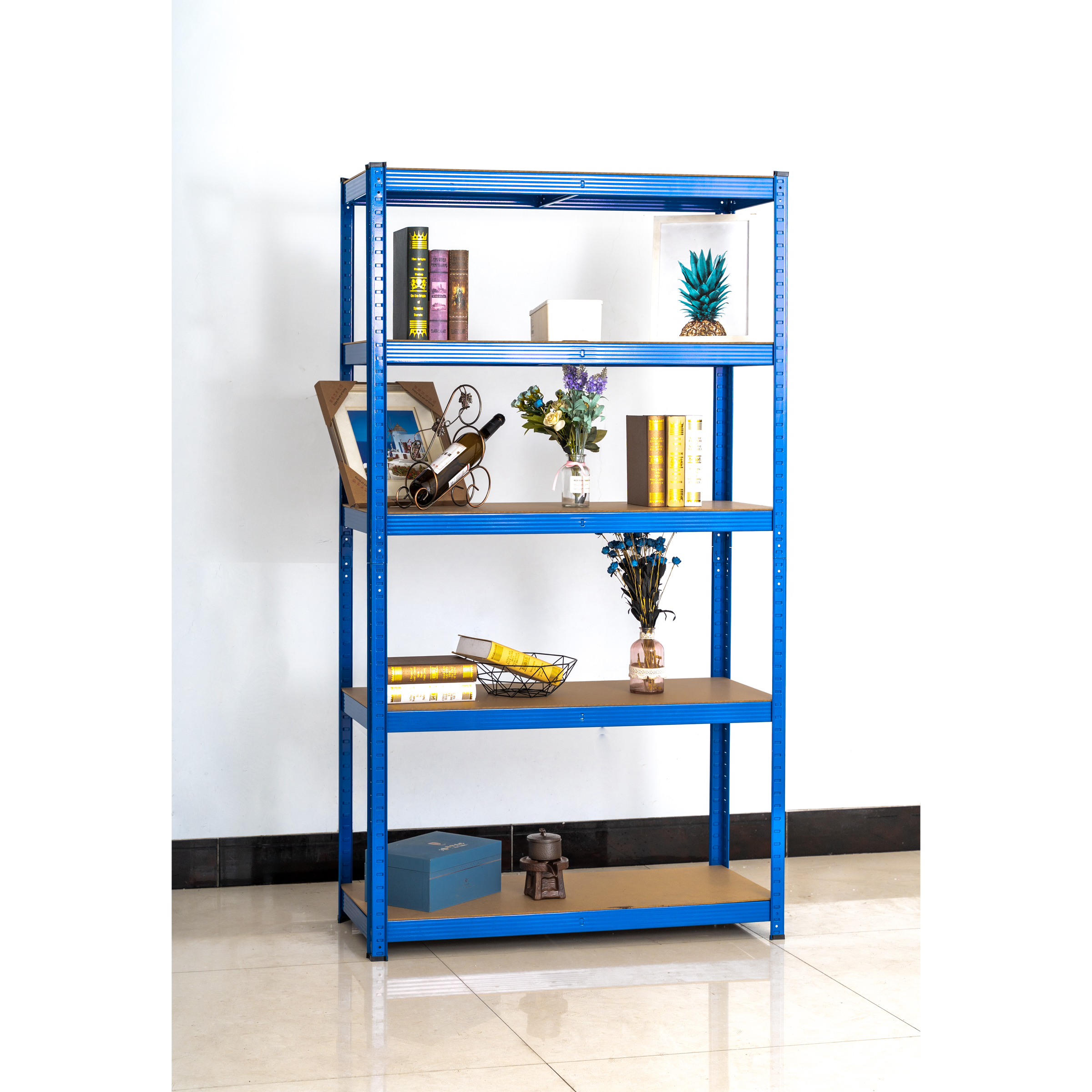 Boltless shelving 5 tiers