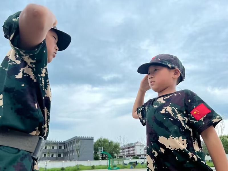 中学生早恋有哪些因素?