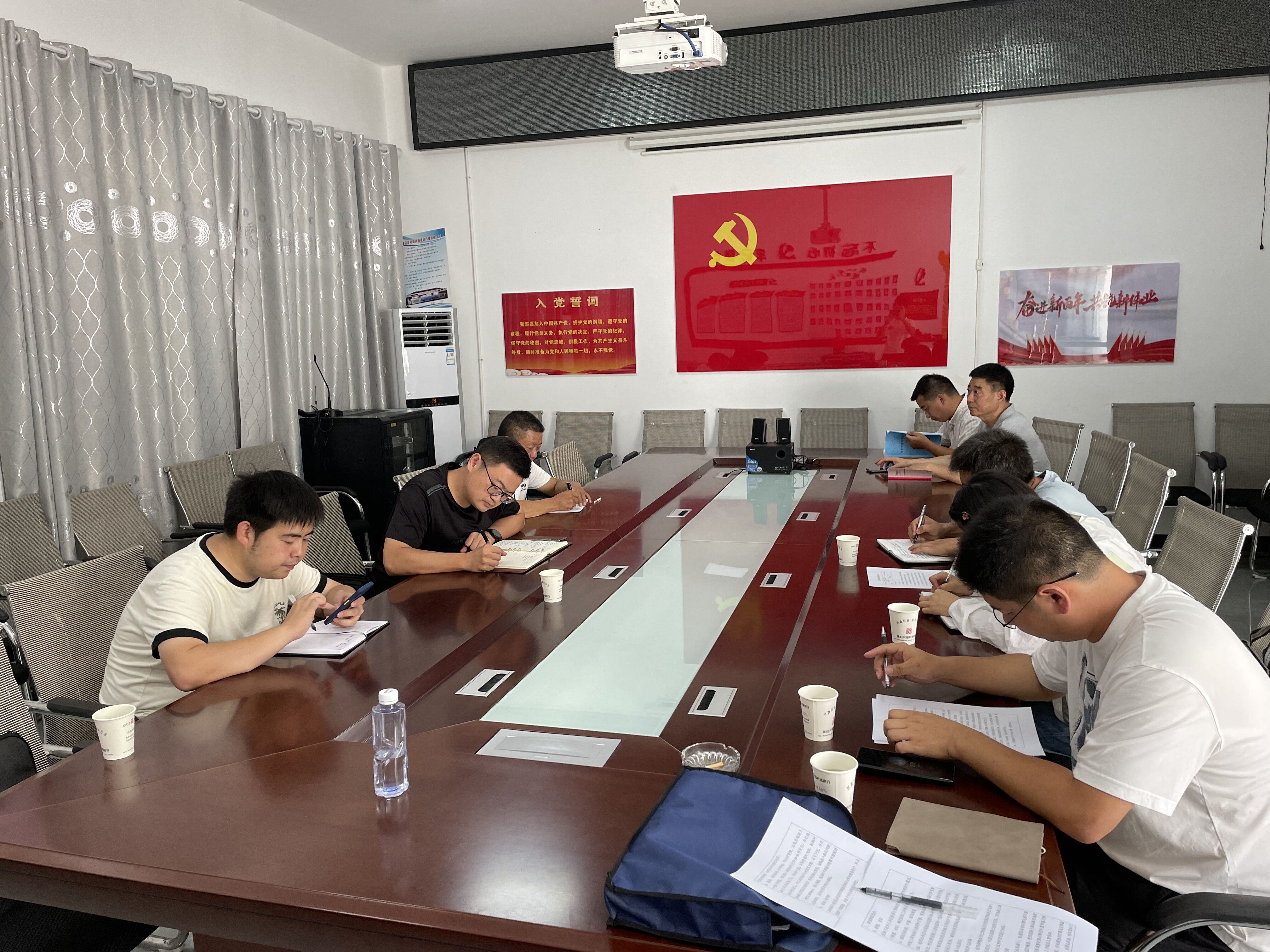 8.22公司设计人员参加秭归县九畹溪镇175m蓄水影响路基损毁恢复工程技术交底0