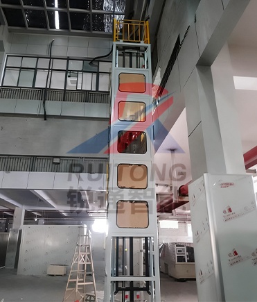 垂直提升機(jī)