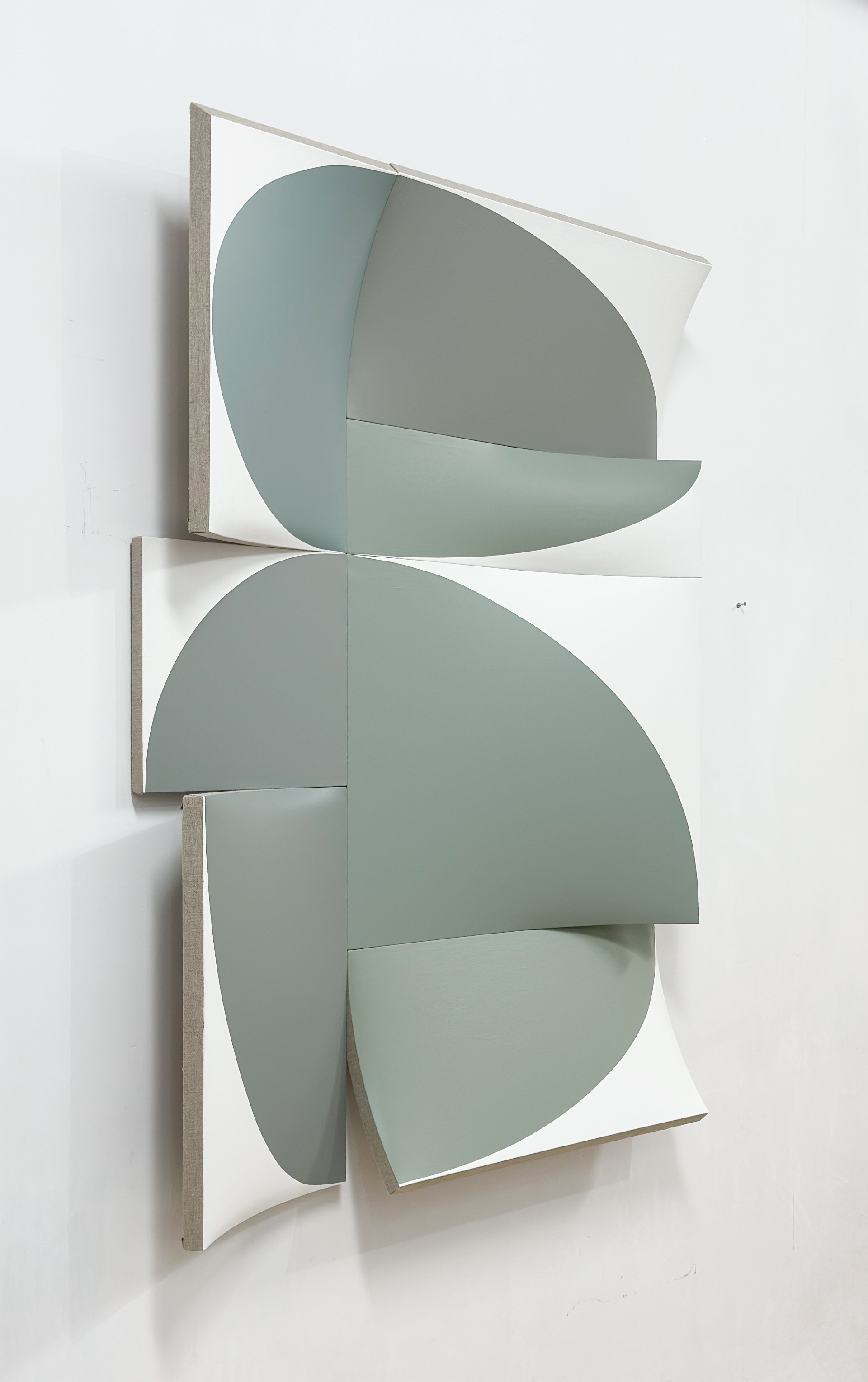 “Balancing act in greys” 2024, acrylics on linen, 150x105x15cm, 0,25