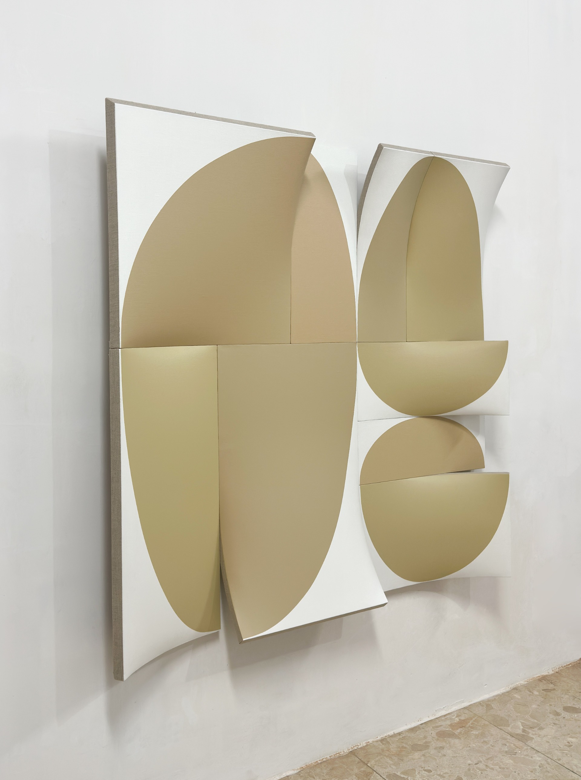 Three is a crowd, 2024, acrylics on linen, 140x140x15cm, 0,25