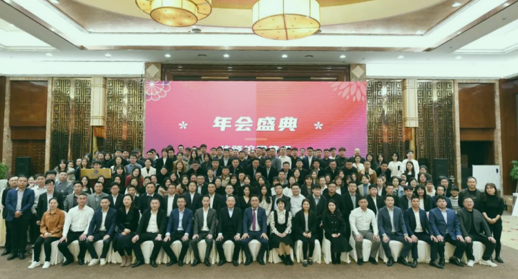 与你同此凉热，陪你继续远行--华领控股集团2022年度盛典