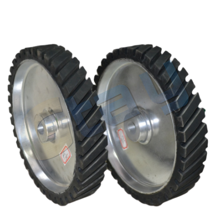 Serrated rubber contact wheels