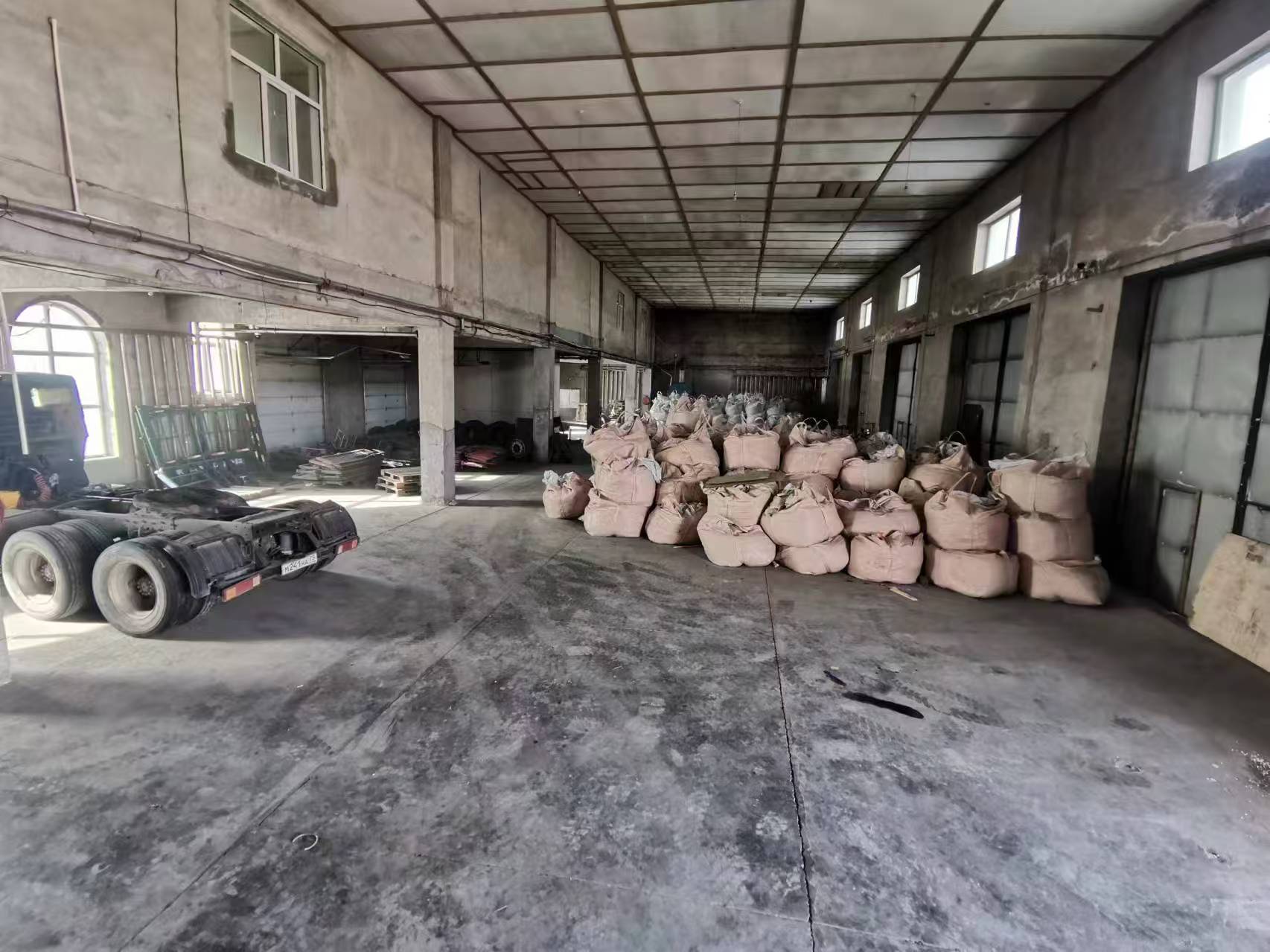 我们提供仓储服务，包括货物存储、分拣、包装、配送等，同时我们在俄罗斯拥有自己的海外仓，以满足客户的不同需求。