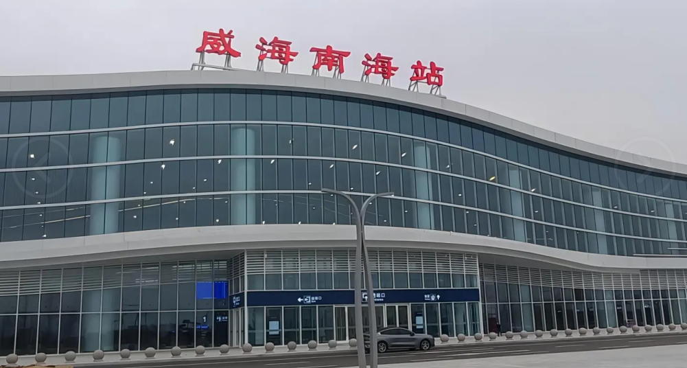 本公司附近设有高铁站，至高铁站仅需八分钟车程，交通十分便捷。