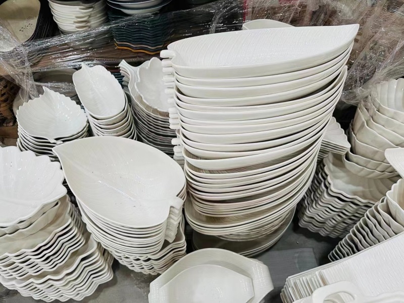 Tons white plates