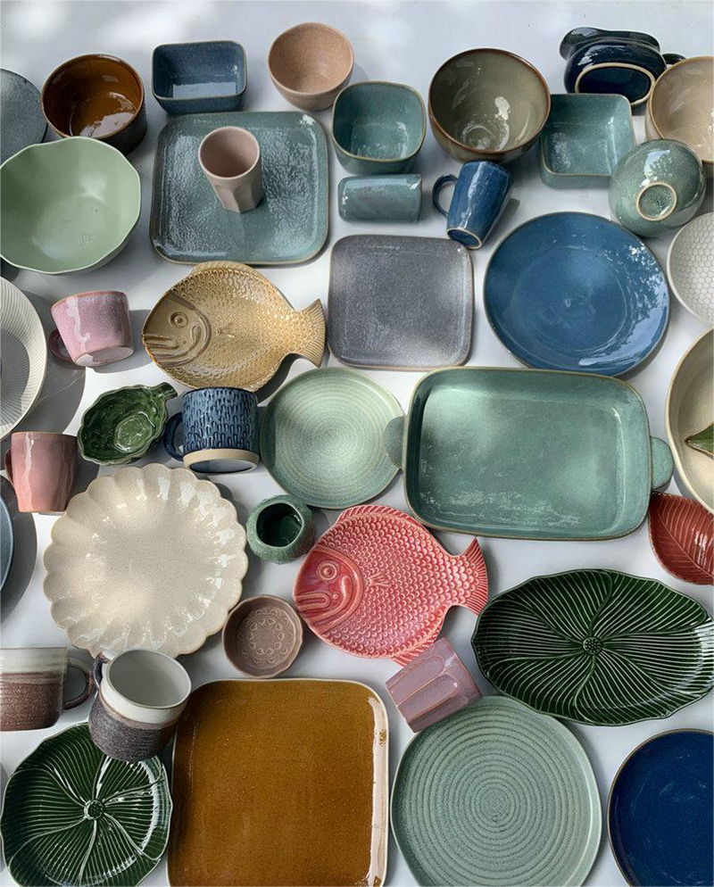 Tons kiln glazed plates