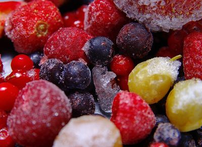 这几种水果冷冻后，比冰激凌更解暑！低热量不长胖，还很健康