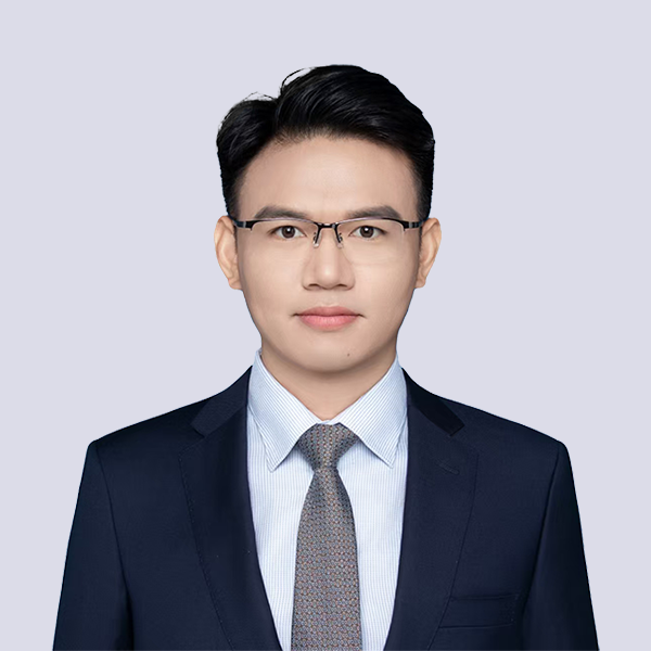 Education Background: Bachelor of Law, Guangdong Police College.
Practice Experience: Before graduating in 2008, I interned at the Legal Aid Center of the Guangdong Provincial Department of Justice. After graduation, I was admitted to the Guangzhou Public Security Bureau and civil servant positions. In September of the same year, I received six months of training at the Guangzhou Police Training Center. Later, I was assigned to the Huadu Branch of the Guangzhou Public Security Bureau and worked in the public security department for eight years. I worked successively in the special police brigade, public security brigade, Shiling Rectification Office, Furong Police Station, undercover brigade, and branch legal department. During my legal work, I was seconded to the Public Prosecution Department of the Huadu District Procuratorate for several months. Resigned from public office in 2016 and worked in legal and management positions in the family business. Passed the Public Security Senior Law Enforcement Qualification Examination in 2014 and the Legal Examination in 2023. With 15 years of law enforcement and legal work experience, solid legal foundation, and rich experience, I have practical experience and unique case handling perspectives in representing criminal cases. I am also skilled in representing companies and enterprises in civil and commercial cases.