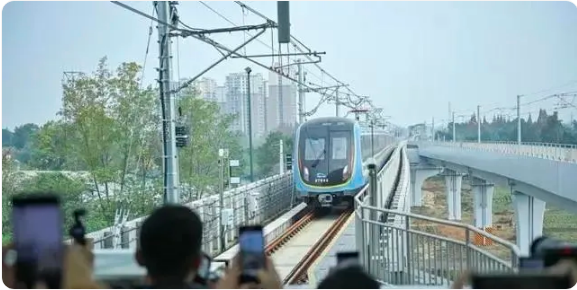 成都第二条无人驾驶地铁开通试乘