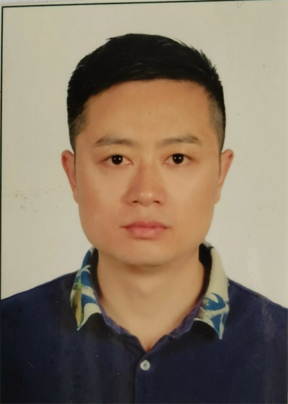 科 室： 耳鼻喉科
职 称： 主治医师
个人简介：毕业于四川大学华西医学院，从事五官科临床工作多年，曾于四川省广元市中心医院耳鼻咽喉科进修学习，对耳鼻喉科的常见多发病的诊断及治疗有着丰富的经验。专业擅长：擅长治疗鼻炎、鼻窦炎、鼻甲肥大、鼻息肉、鼾症、慢性咽炎、耳聋、耳鸣等疾病。
