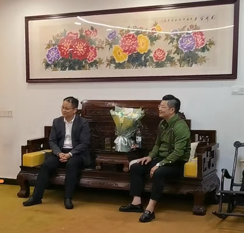 10.2 韶山市人民政府副市长刘平一行莅临巨微集团（副图）