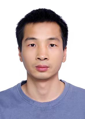优秀骨干教师，毕业于江西农业大学，三年高中生物教学经验，熟悉课程标准，深研教材，善于引导学生独立思考，富有责任心。