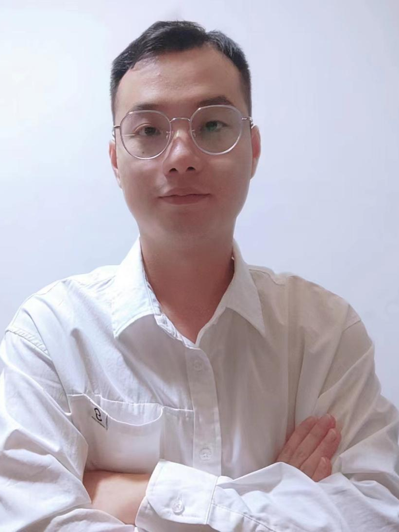 优秀青年教师，师范院校毕业生。汉语言文学专业。从事高中教学数年来，一直兢兢业业，认真工作。热爱教育事业，热爱学生，对学生有很好的亲和力，且有过硬的专业技能和丰富的教学经验。为教好每一个学生，通过不断学习、探索，总结出了一套独特教学方法，把心贴近每一个学生，给优生以雄心，给中等生以信心，给差生以上进心，不放弃班上的每一个学生。教学格言“用心经营教育，用爱温暖学生”！