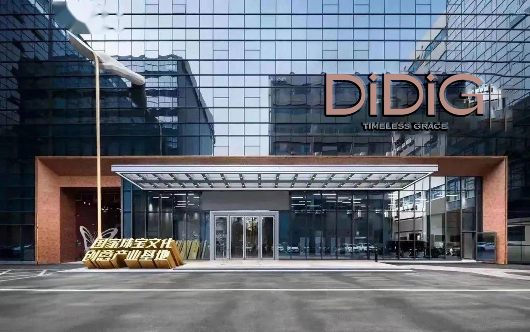 This 4,000㎡ facility specializes in mid-to-high-end jewelry, delivering bespoke designs and precision craftsmanship for luxury clients. Staffed by 120 skilled artisans, it provides tailored solutions for premium brands and direct retail partners.