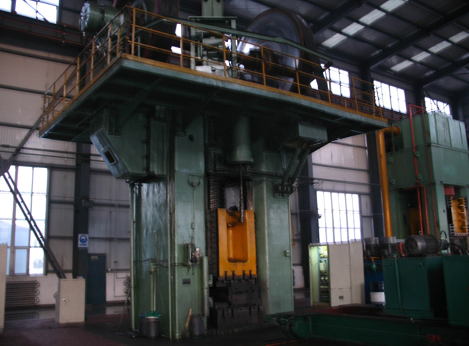 1000T FORGING MACHINE