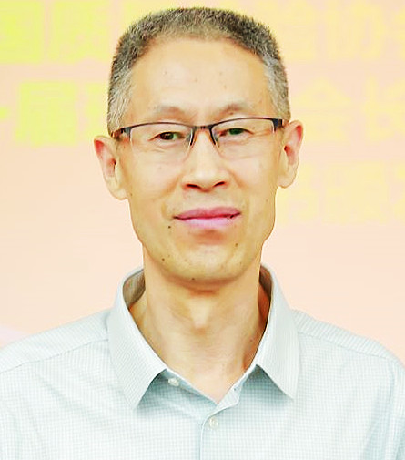 尹万建