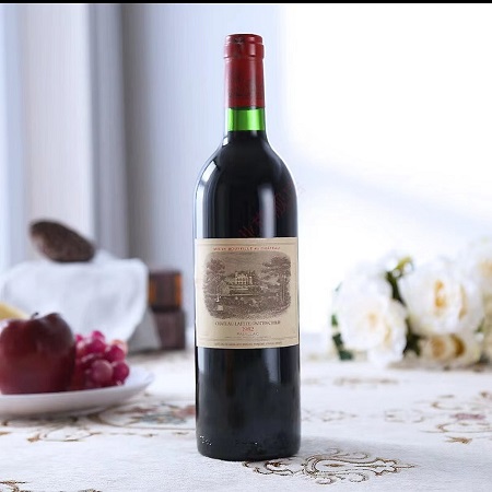 1982 Chateau Lafite red wine (France 1855 First-class estate)