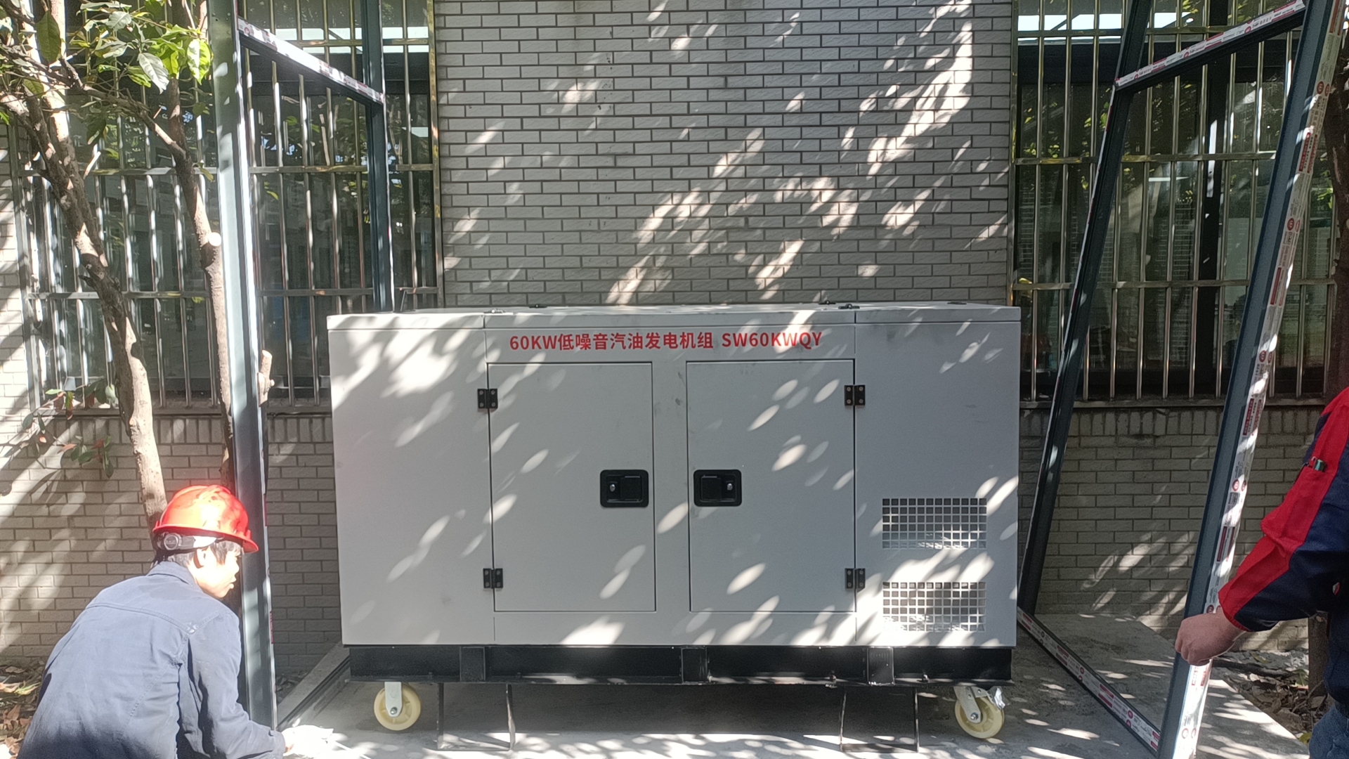 60kw低噪音汽油发电机组