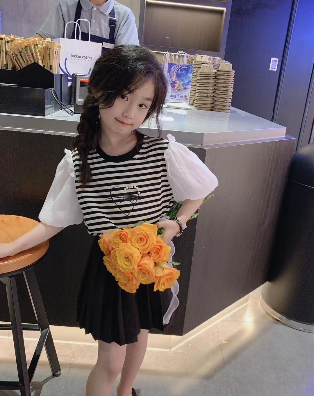 女童T恤配百褶裙裤两件套