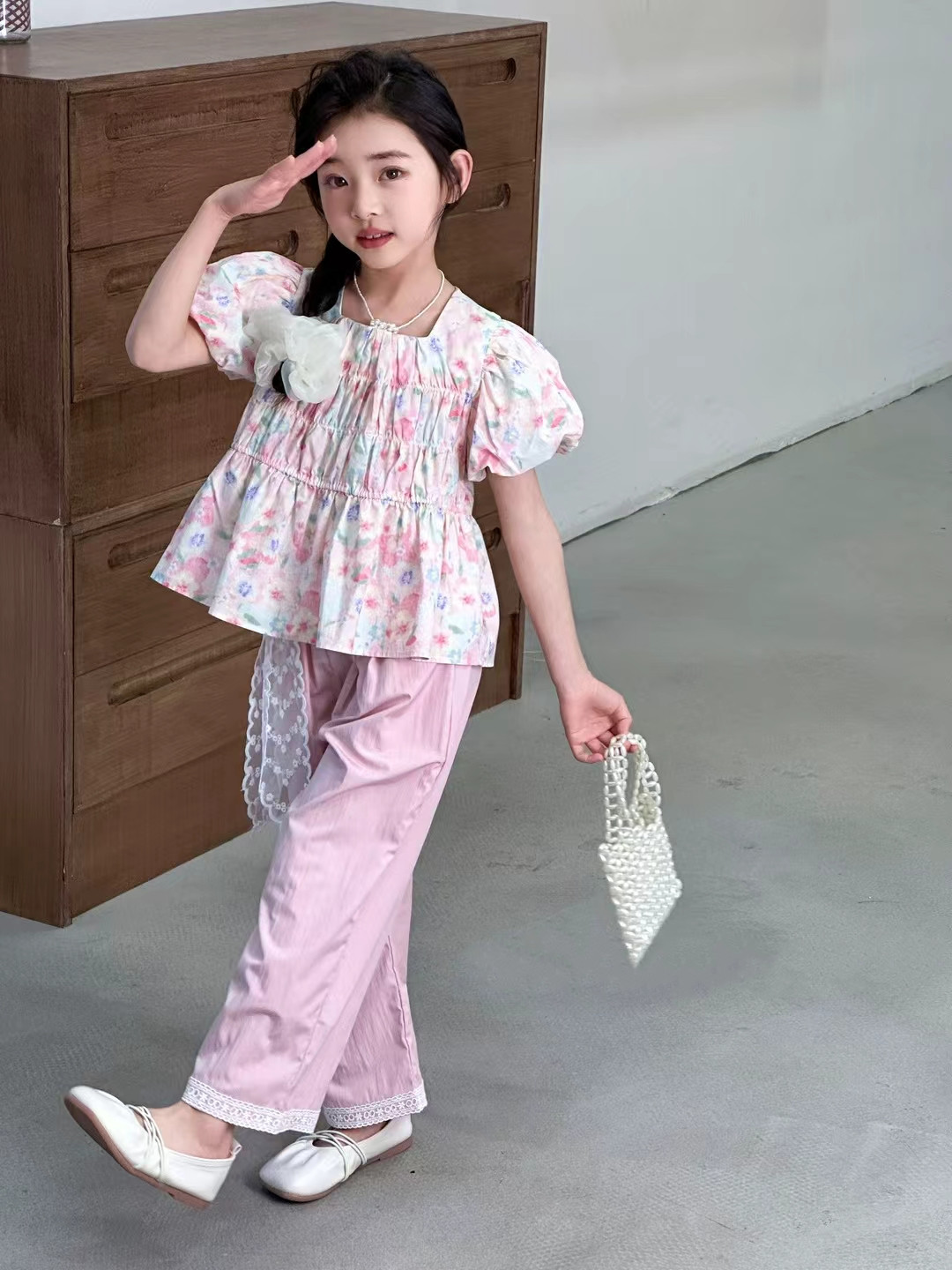 girl short sleeve Tshirt and pants