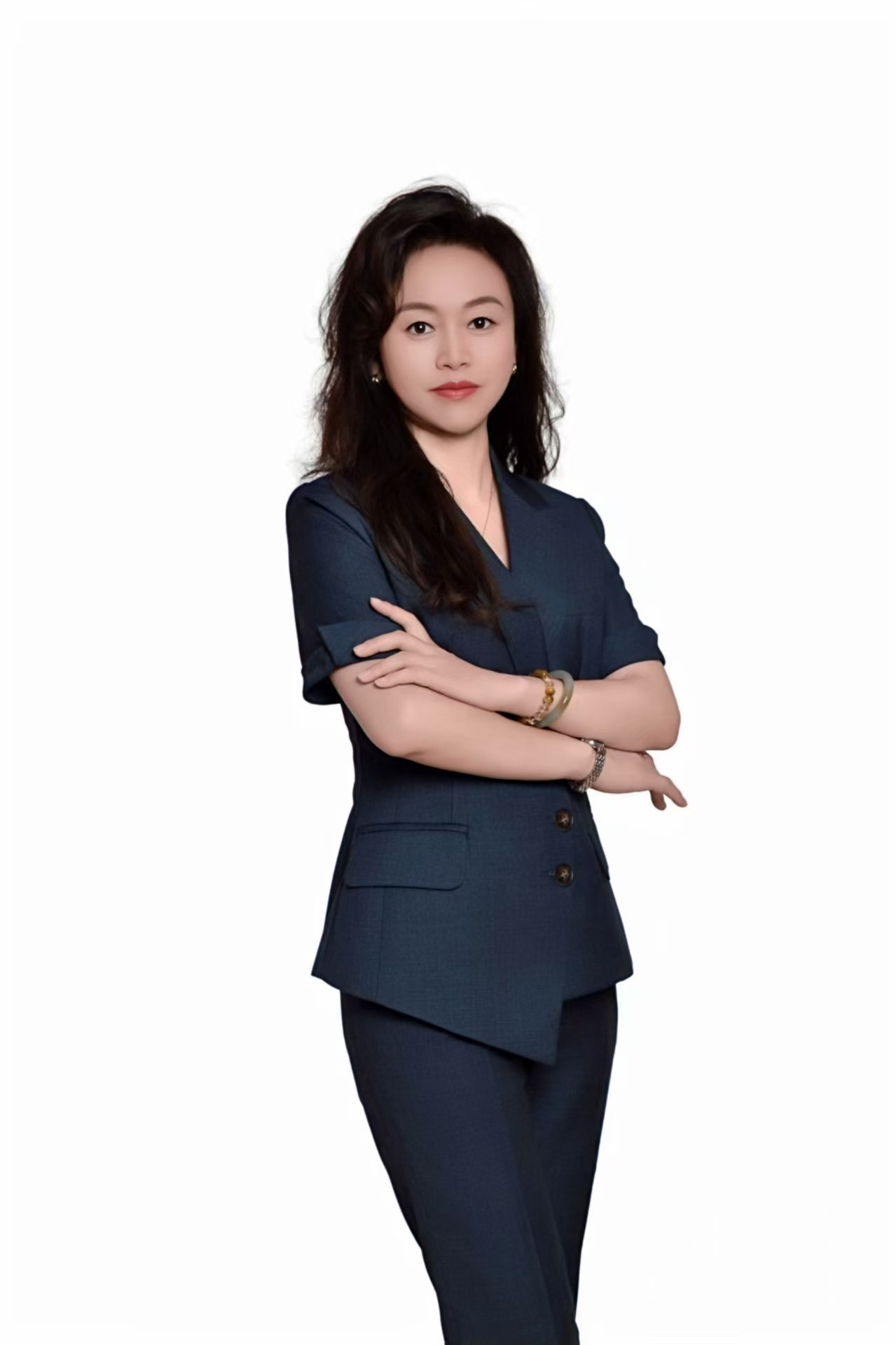 李琴国际销售主管，资深海外规划师，从业10余年，服务客户2000+人。