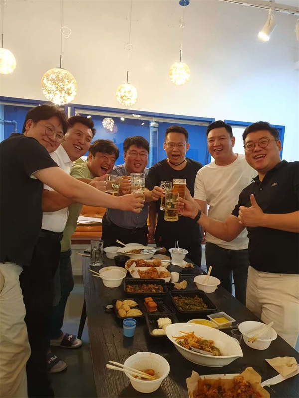 布兰泰韩国客户合影