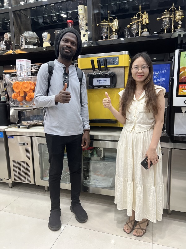 斯科纳外宾合影照片3