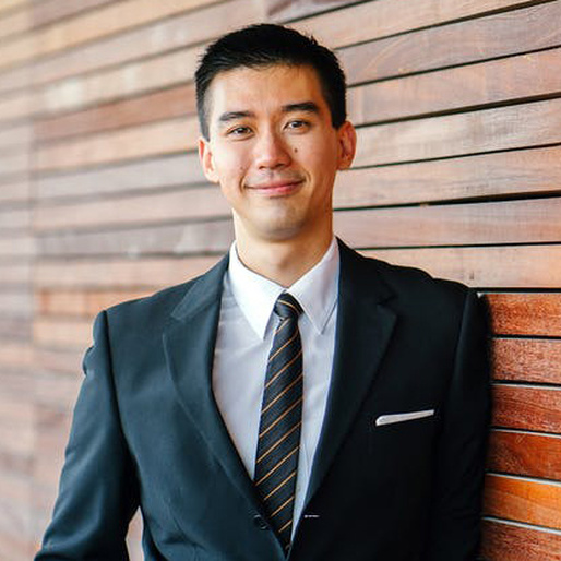 北京理工大学毕业，从事质量检验工作5年，是公司2023年度质量先进工作者荣誉获得者，经手整车质量检验18000台，发现和解决各种质量问题30起，解决生产线上质量控制问题30项，提出质量管理与可靠性控制合理性化建议130项，带领总装终检班组完成整车质量检验工作30000多辆。