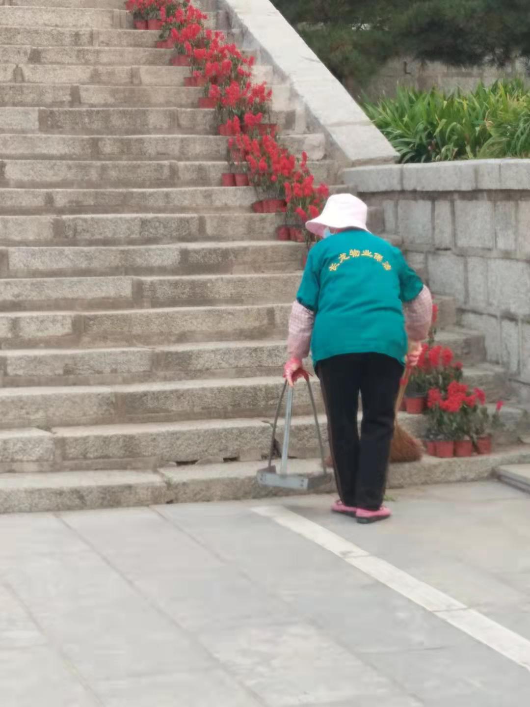 1116