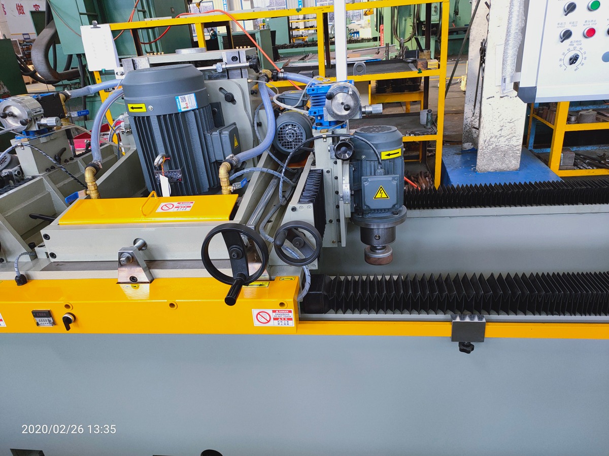 Knife Grinder with three grinding heads