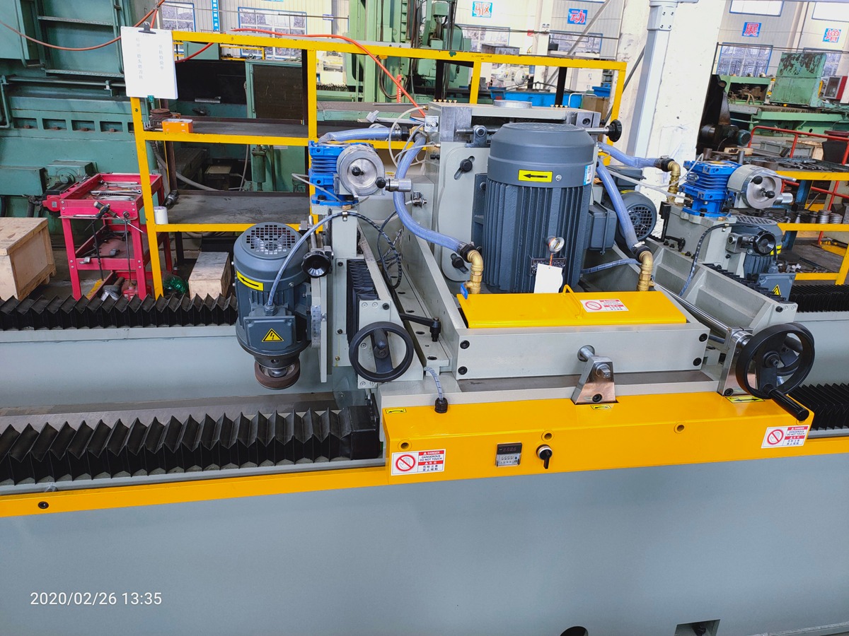 Knife Grinder with three grinding heads