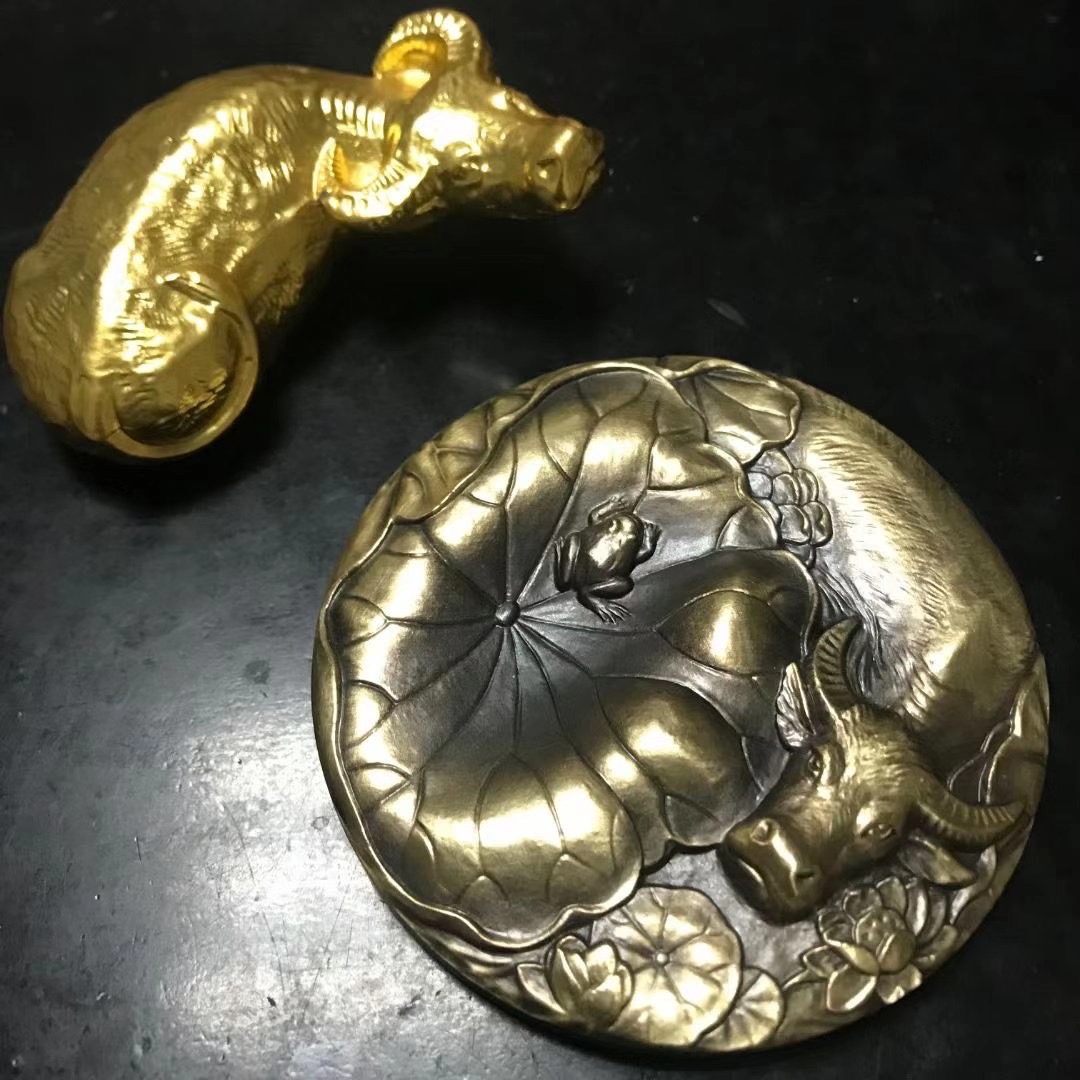2021 牛年生肖双色立体纪念章