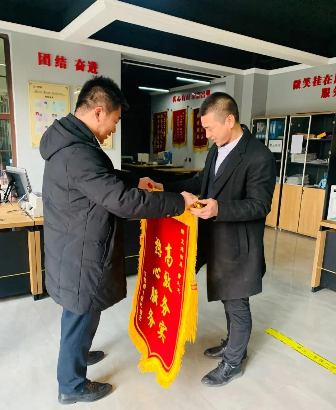 物业服务暖人心,业主点赞送锦旗 物业服务暖人心,业主点赞送锦旗