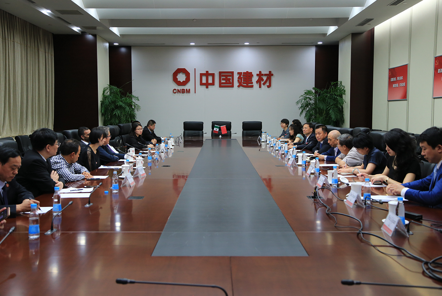 曹江林会见墨西哥城政府投资部长一行