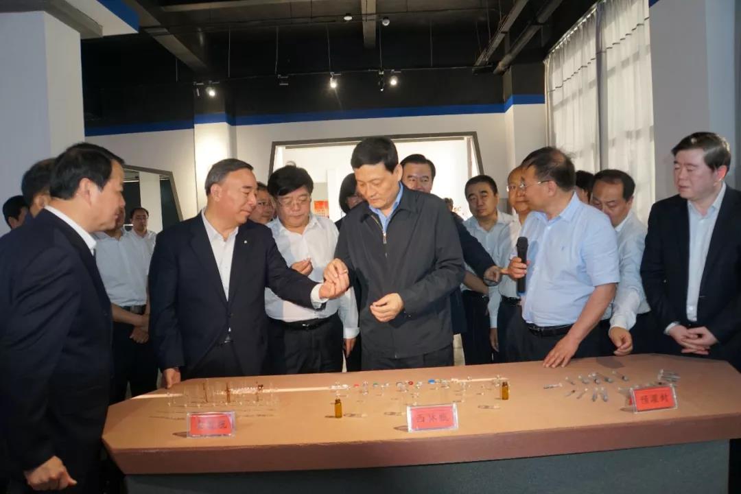 肖亚庆到中国建材集团所属凯盛君恒药玻调研产业扶贫项目