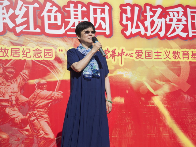 中国人民对外友好协会会长李小林重点介绍了李先念故居纪念馆的发展状况，提到老一辈革命家凭借着顽强拼搏、不怕困难、不怕挫折的精神开创革命和建设事业，这种红色精神需要我们世世代代传承下去，珍惜现在美好生活的不易，做有利于我们社会发展的事情，共同建设伟大祖国的富强美好时代。
