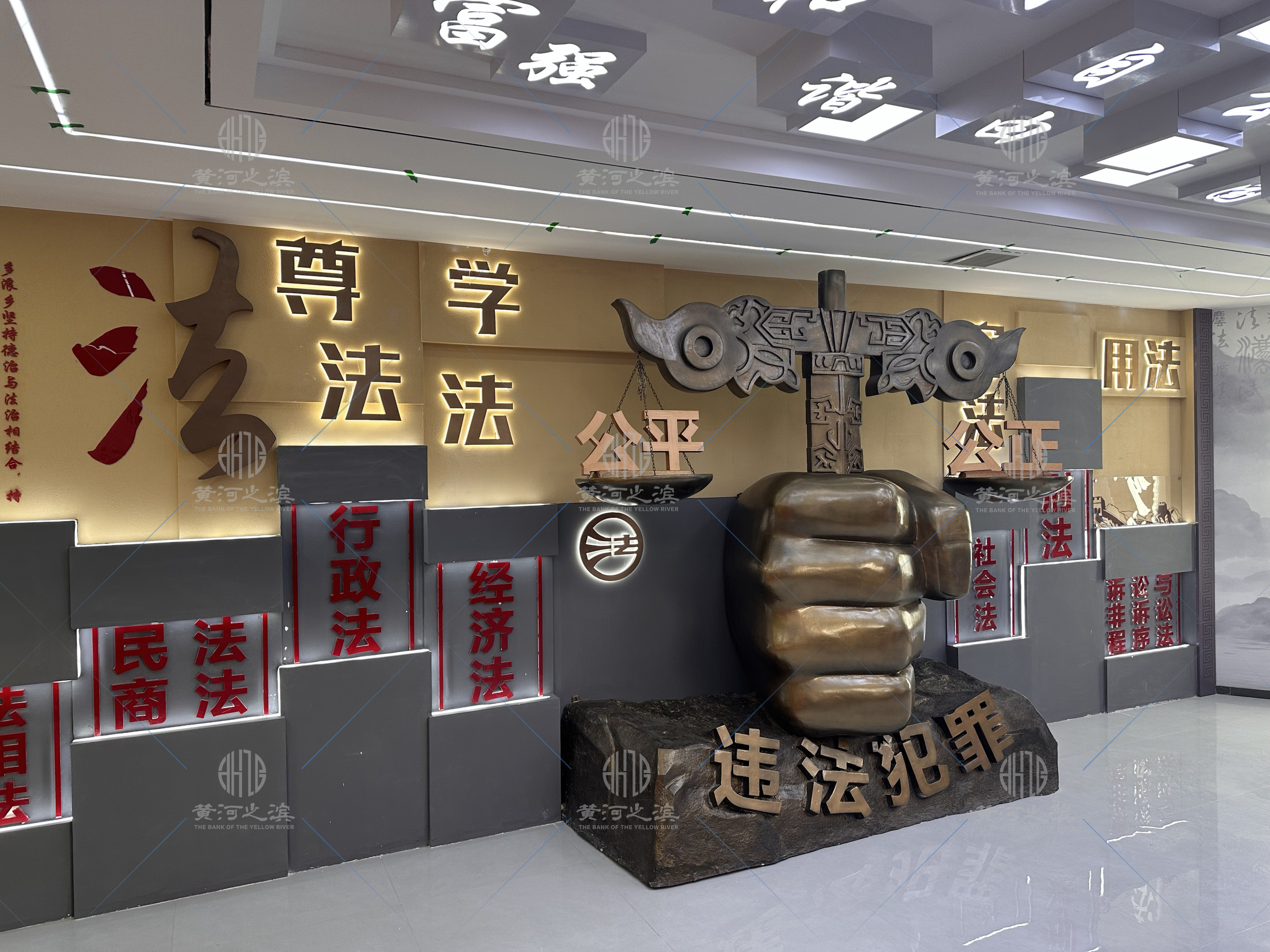 普法教育基地以习近平新时代中国特色社会主义思想为指导，以“八五”普法规划为纲要，将尊法、学法、守法、用法贯穿始终。