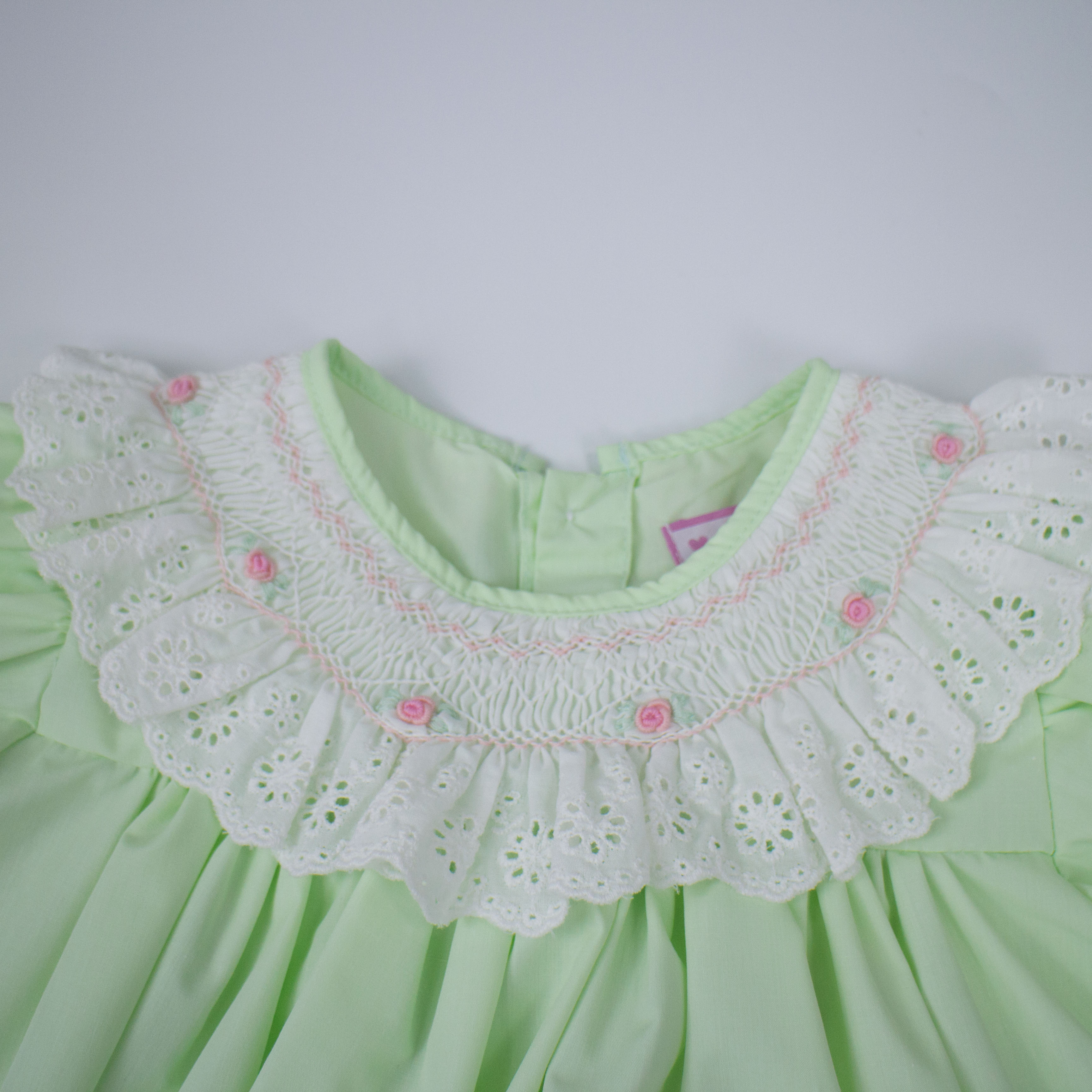 baby smocking girls dress wholesale  2022 Summer new hand-embroidered suits short-sleeved smocked  girls' dress