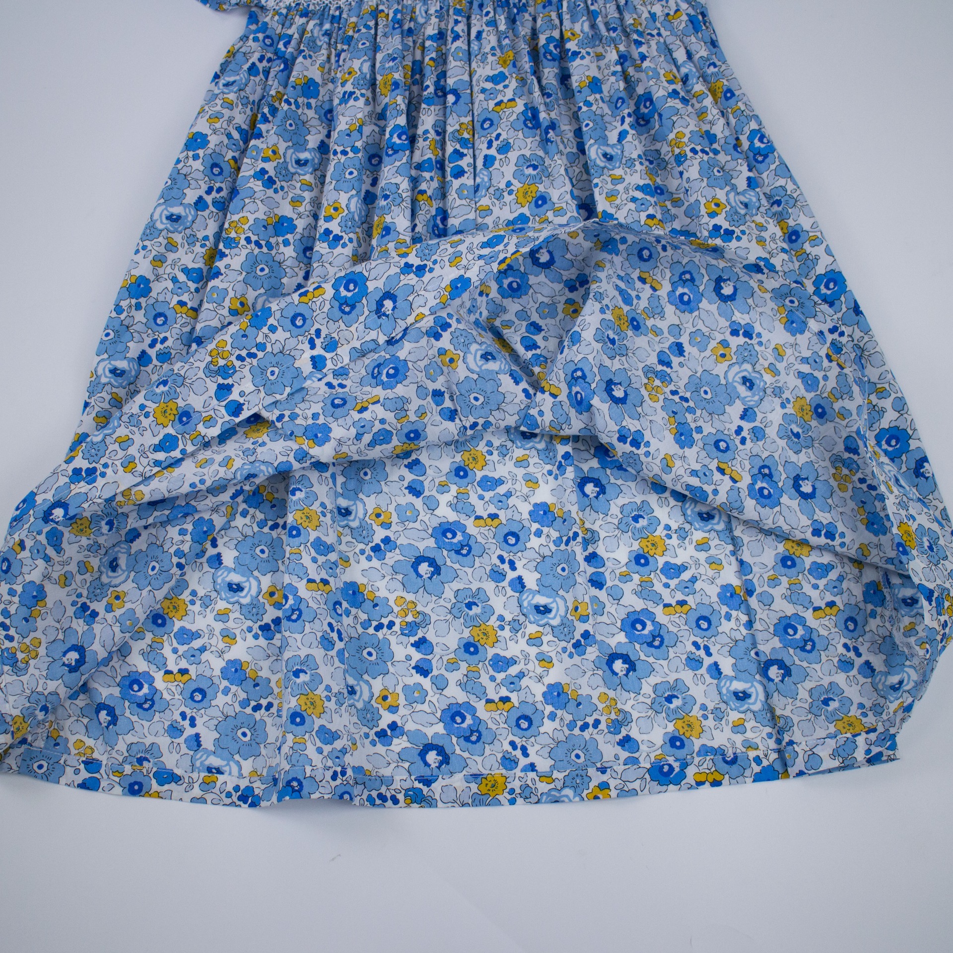 girls smocked dress  kids halloween  Blue floral print girls smocking dress