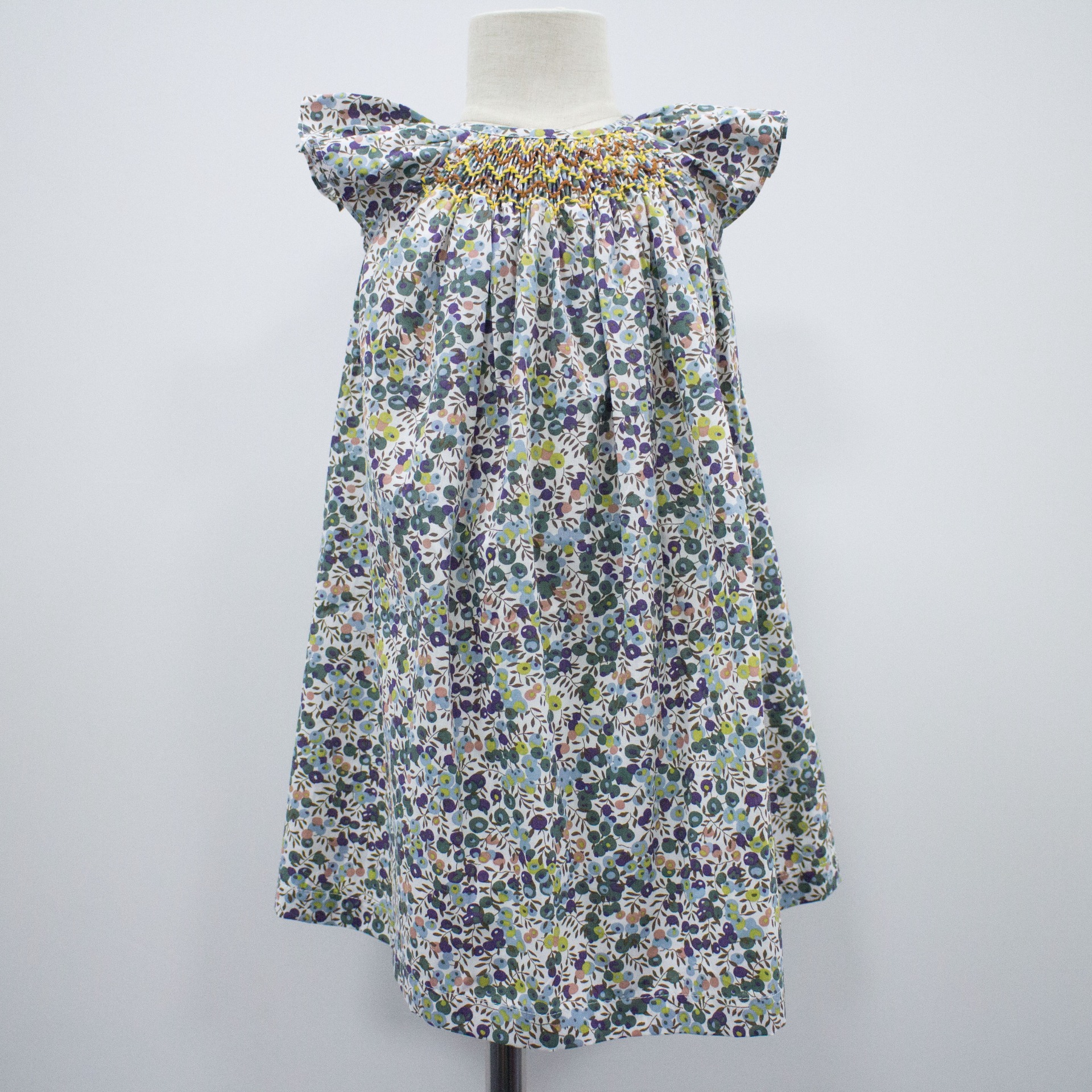 handmade smocked dress 2022 printed hand-gathered embroidered cotton  round neck sleeveless A-line skirt for baby