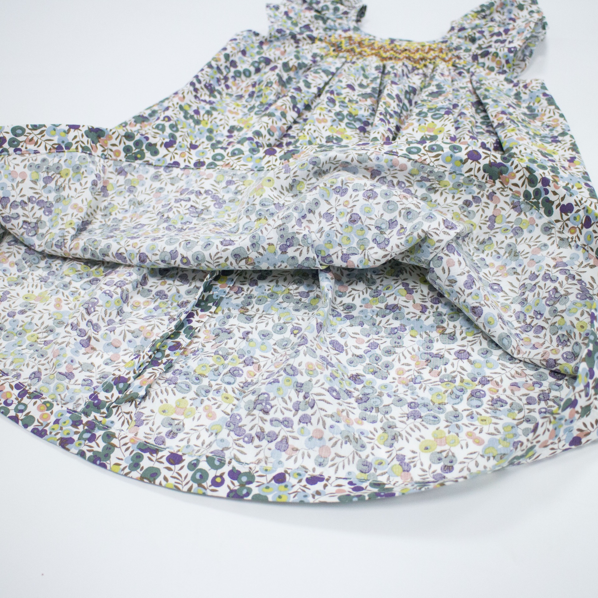 handmade smocked dress 2022 printed hand-gathered embroidered cotton  round neck sleeveless A-line skirt for baby