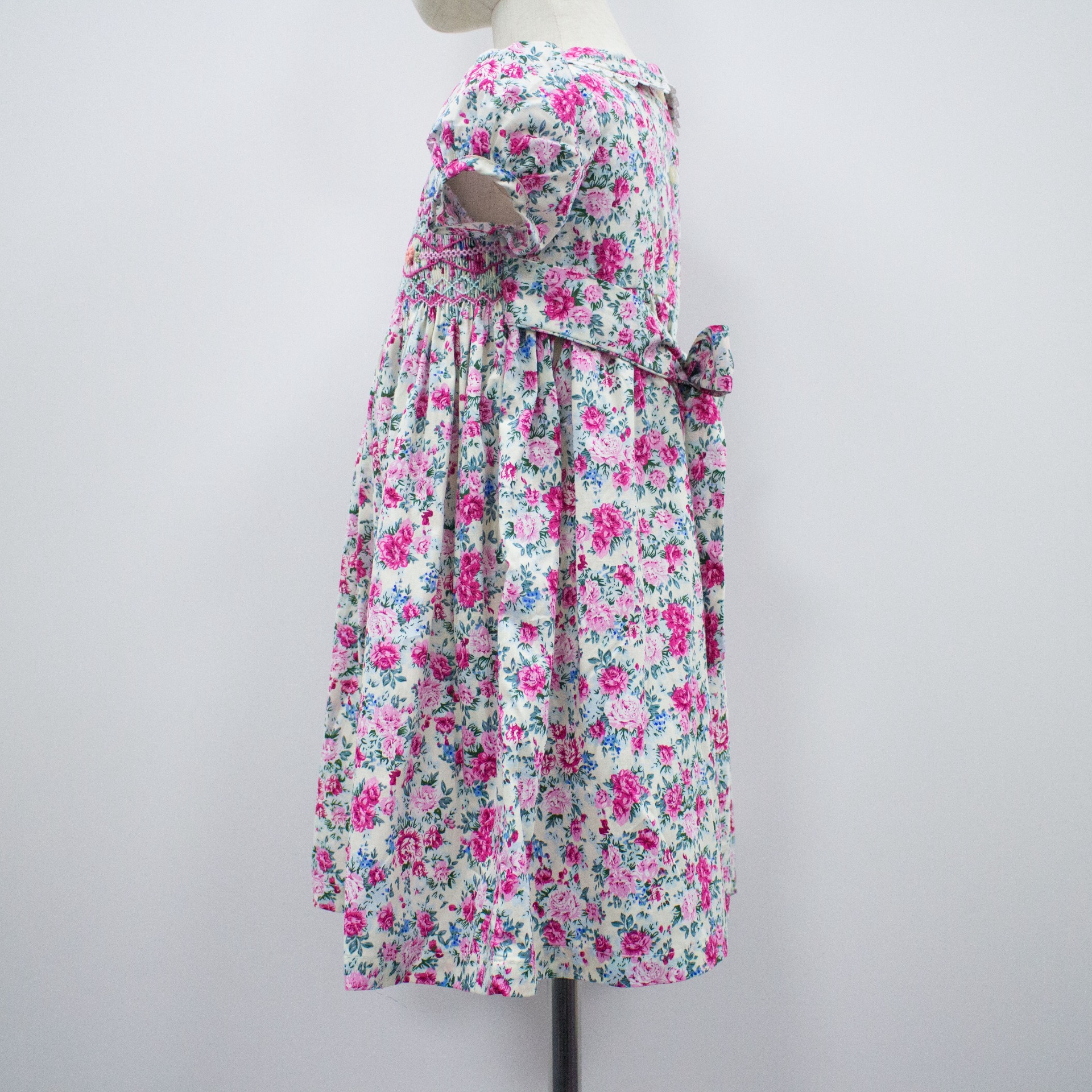 kids smocked clothing baby smocking children dress for girls  2022 Hand-embroidered  skirt Lace-trimmed short-sleeved princess