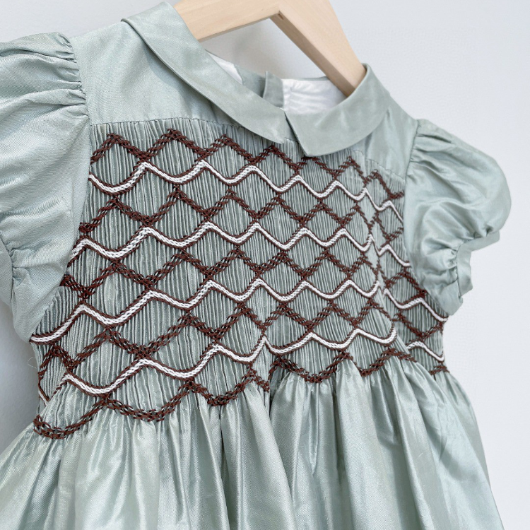 2022 Summer Children's Clothing Girls Green Puff Sleeve Embroidered Smoke Dress Dress Princess Dress