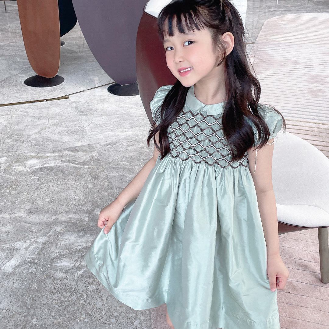 High-end children's clothing new girls hand-smocked heavy industry French temperament dress